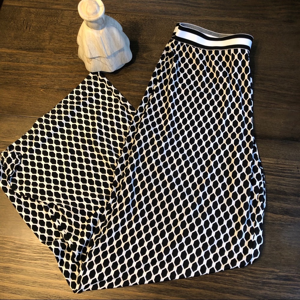 Wide leg pants.